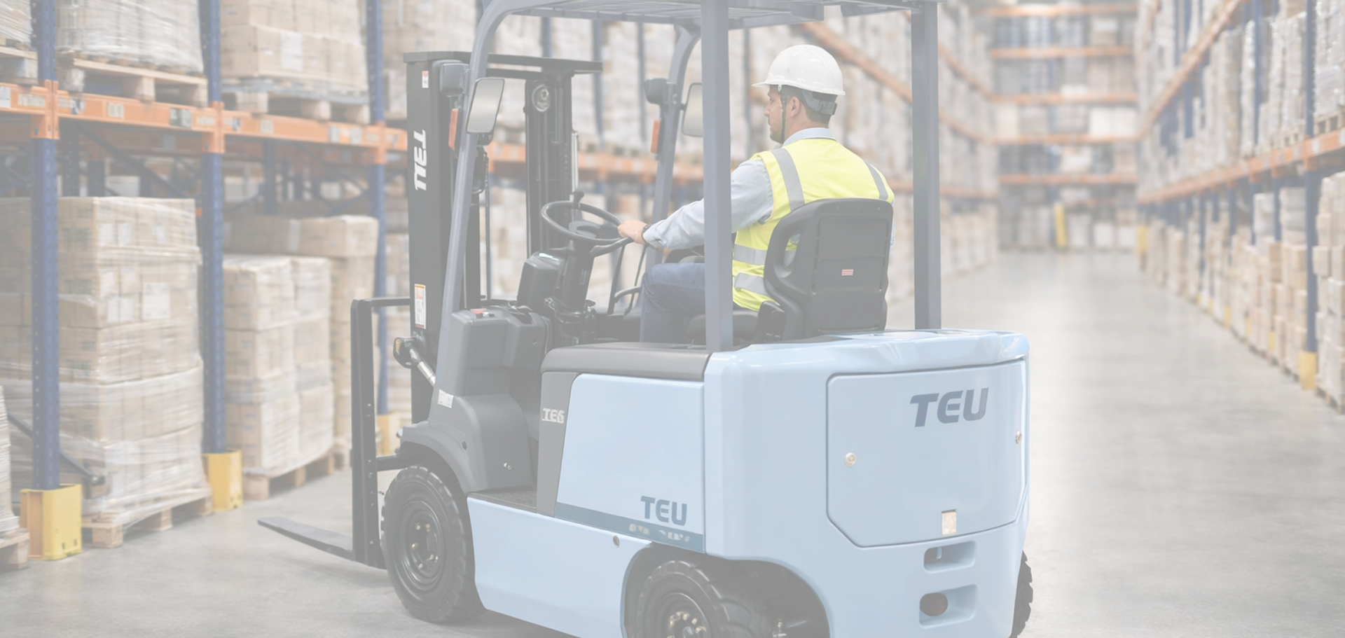Montacargas de litio TEU en bodega